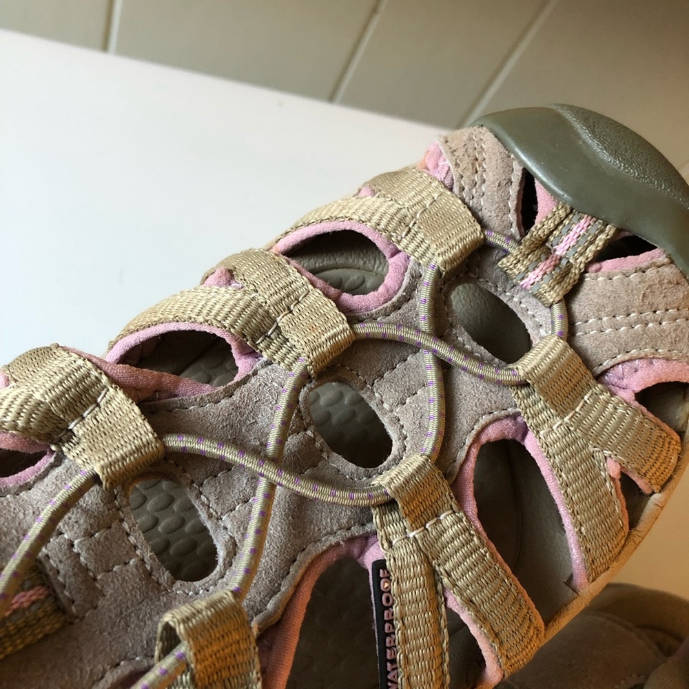 * KEEN Tan Unisex Green Pink Waterproof Women’s size 9 Outdoor Sandals - Picture 5 of 9